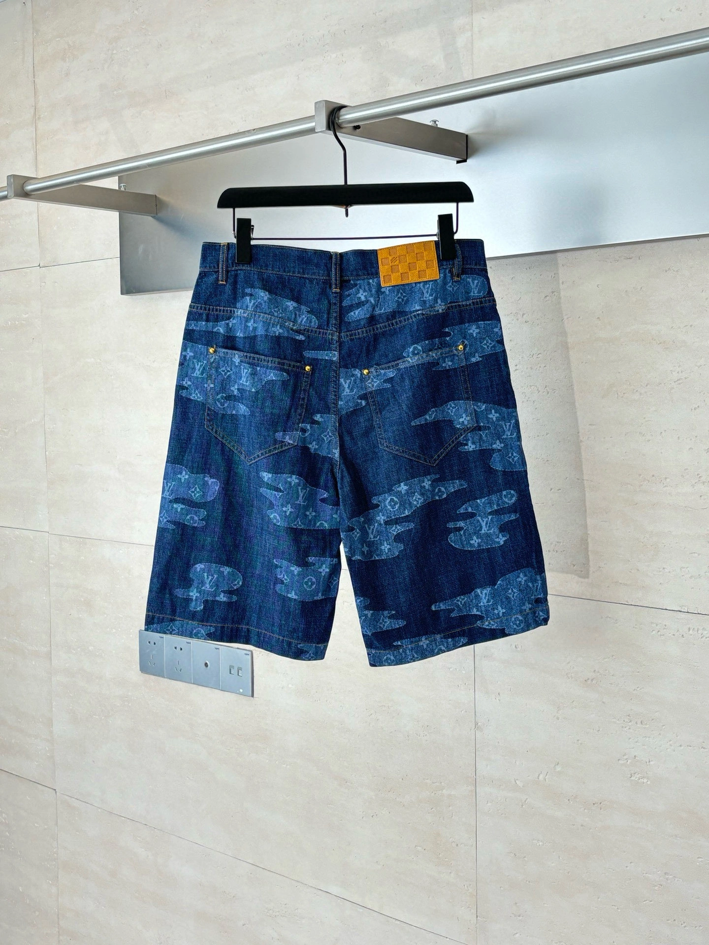 wg.luxury-- 8V Nigo oversize item:E-F363I0603